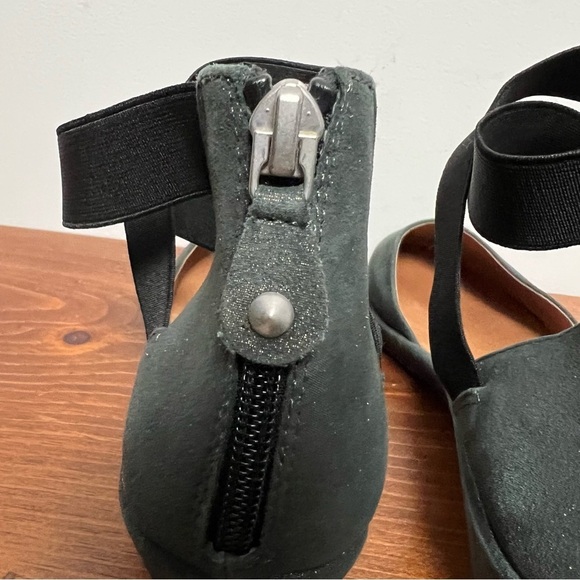 Gentle Souls Noa Leather Green Metallic Wedge Elastic Straps Round Toe Shoe 9.5 - Picture 9 of 12